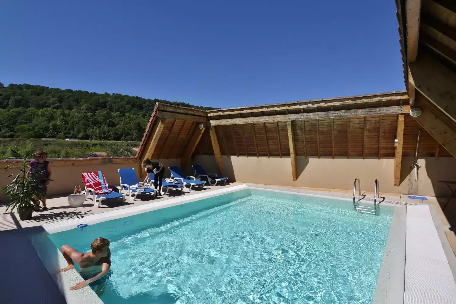 Piscine extérieure | Best Western Le Pont d'Or, hôtel dans le centre de Figeac