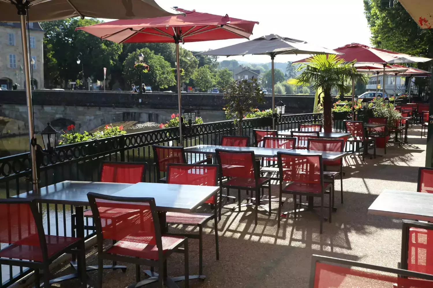 Terrasse du restaurant | Hôtel & Restaurant Le Pont d'Or