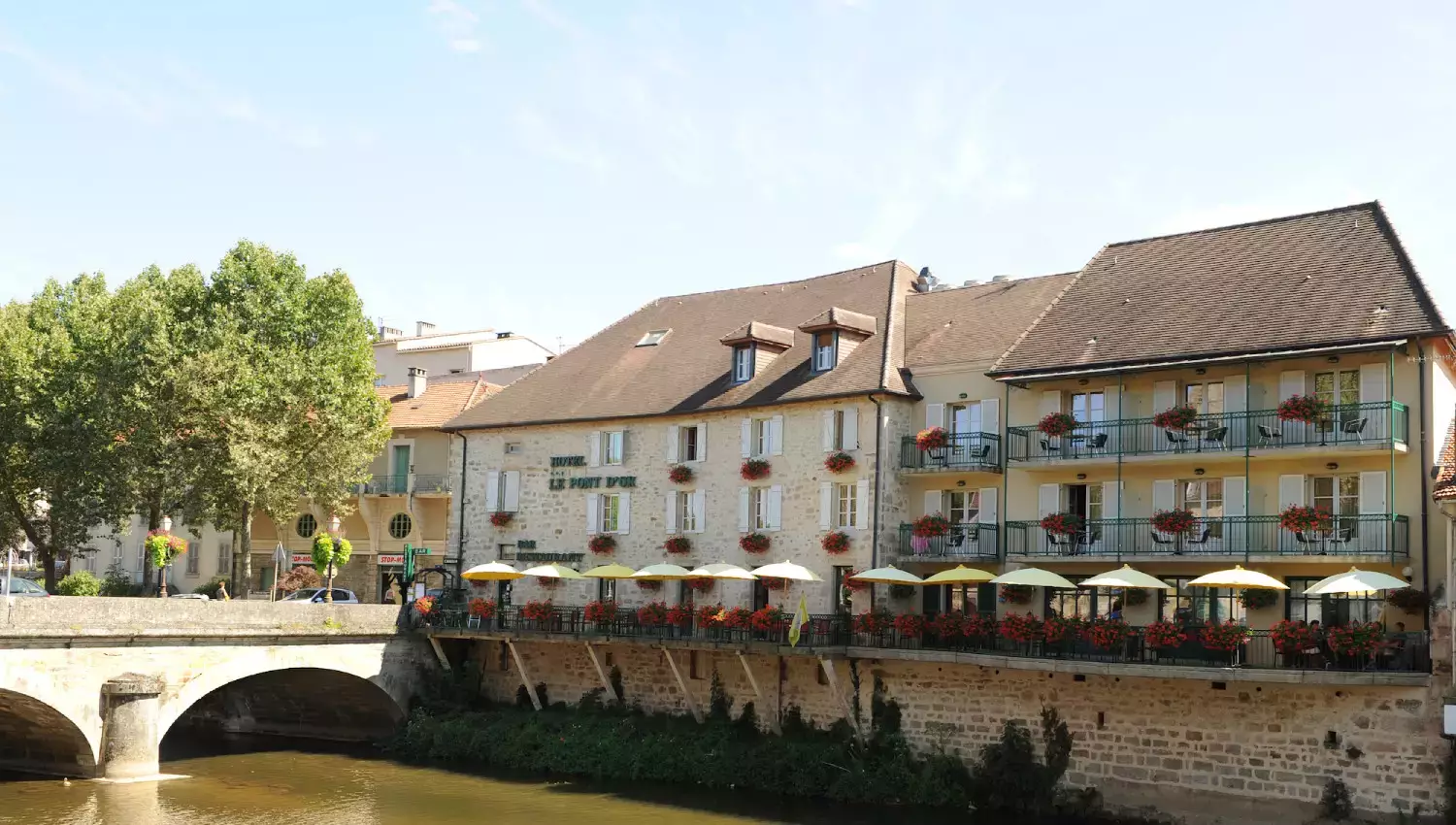 Façade du restaurant | Hôtel & Restaurant Le Pont d'Or